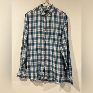 Michael Kors Men's Blue Plaid Shirt
Long sleeve button down shirt size L